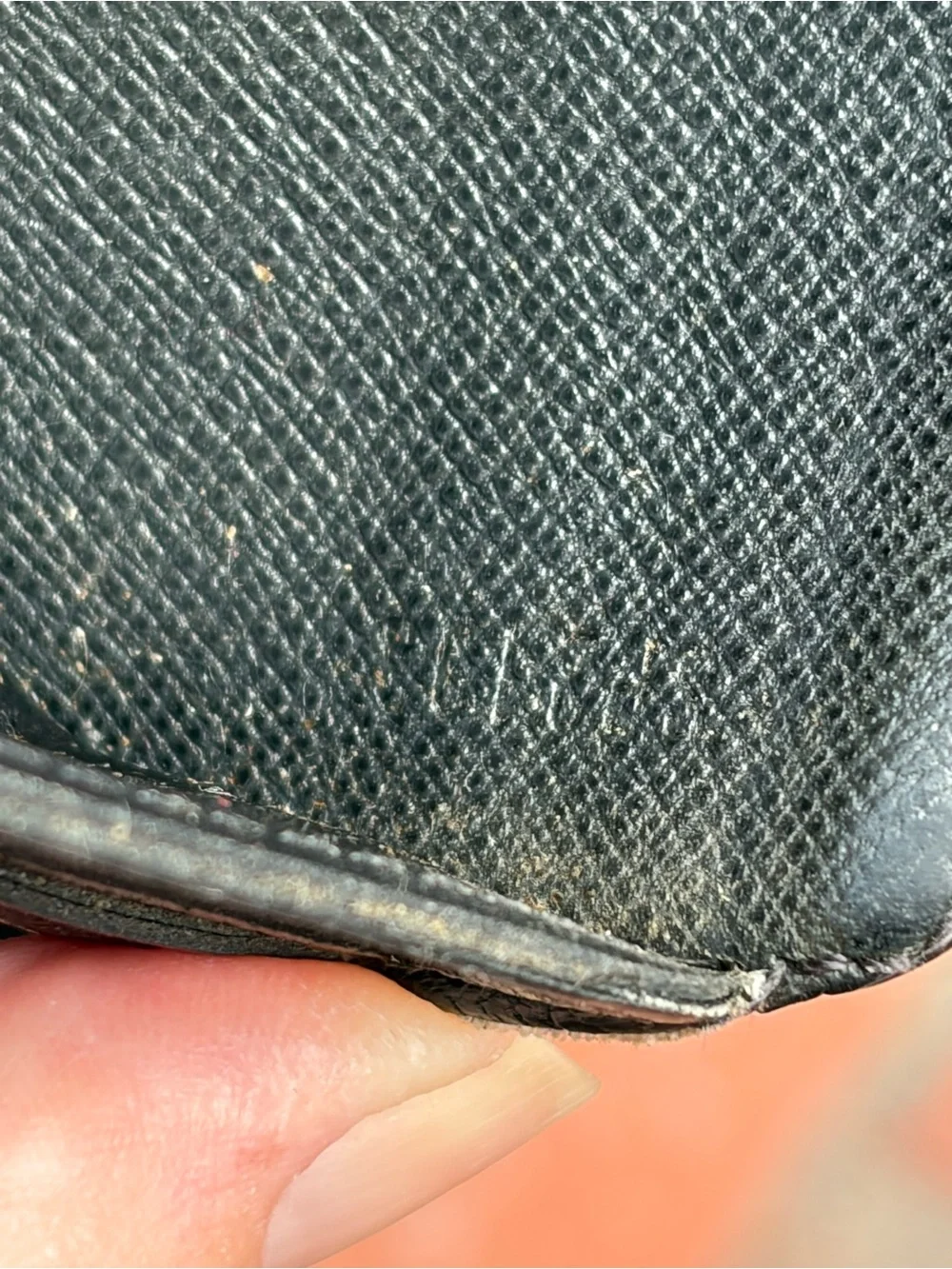 Louis Vuitton Men’s Slimline Taiga Leather Vintage Wallet